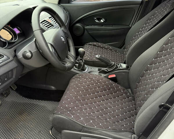 Белый Рено Меган, объемом двигателя 1.5 л и пробегом 239 тыс. км за 6500 $, фото 10 на Automoto.ua