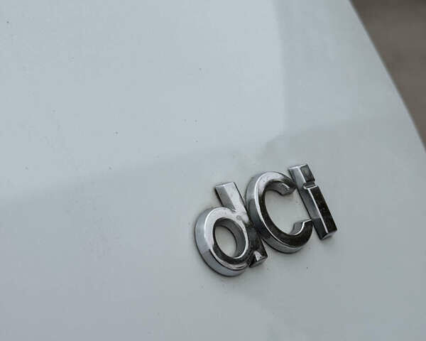 Белый Рено Меган, объемом двигателя 1.5 л и пробегом 231 тыс. км за 8200 $, фото 9 на Automoto.ua