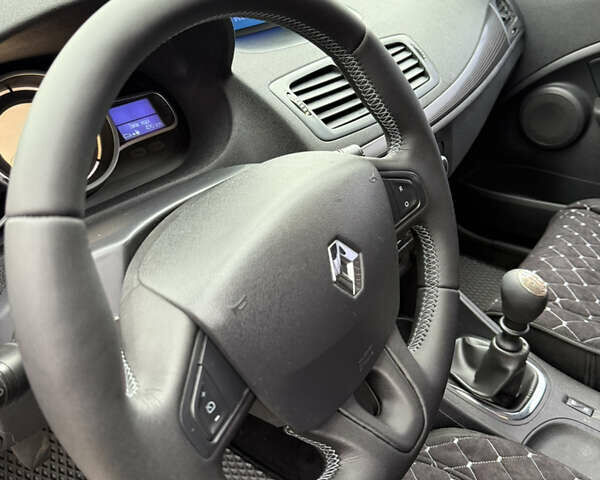 Белый Рено Меган, объемом двигателя 1.5 л и пробегом 239 тыс. км за 6500 $, фото 9 на Automoto.ua