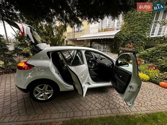 Белый Рено Меган, объемом двигателя 1.5 л и пробегом 173 тыс. км за 8200 $, фото 25 на Automoto.ua
