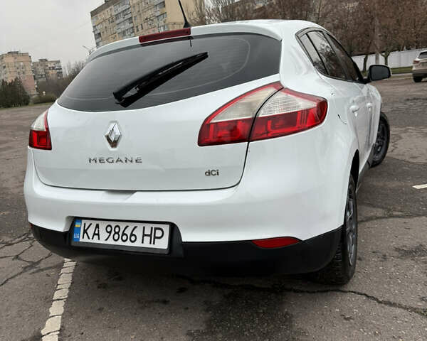 Белый Рено Меган, объемом двигателя 1.5 л и пробегом 239 тыс. км за 6500 $, фото 3 на Automoto.ua