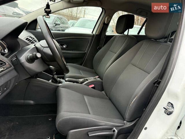 Білий Рено Меган, об'ємом двигуна 1.46 л та пробігом 204 тис. км за 7999 $, фото 14 на Automoto.ua