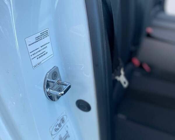 Білий Рено Меган, об'ємом двигуна 1.5 л та пробігом 205 тис. км за 6900 $, фото 11 на Automoto.ua