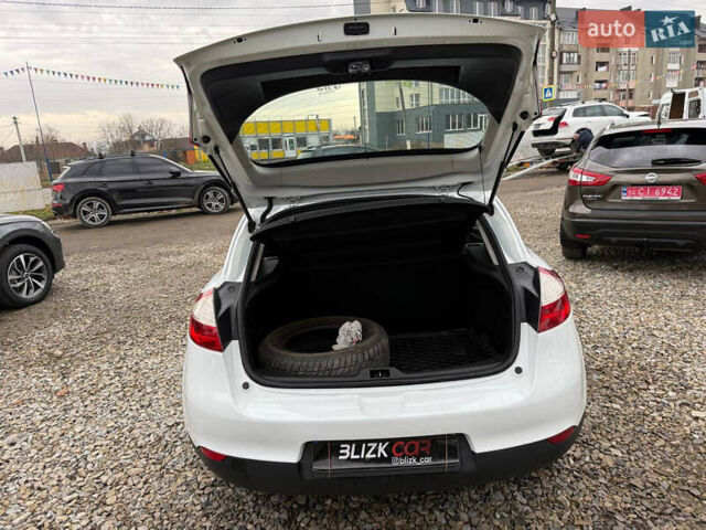 Білий Рено Меган, об'ємом двигуна 1.46 л та пробігом 204 тис. км за 7999 $, фото 27 на Automoto.ua