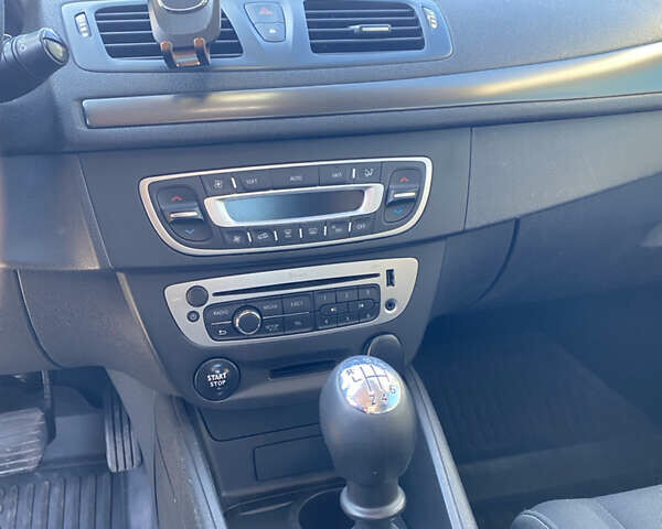 Белый Рено Меган, объемом двигателя 1.46 л и пробегом 263 тыс. км за 8500 $, фото 11 на Automoto.ua