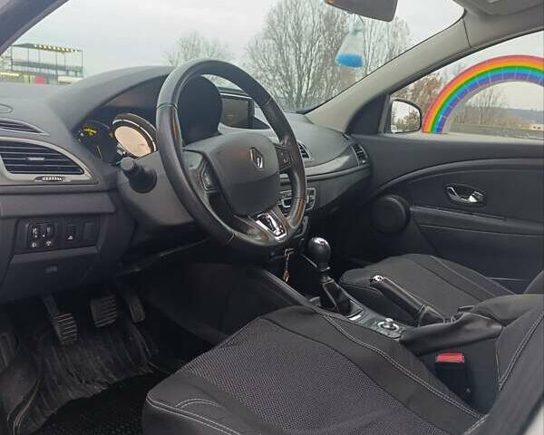 Белый Рено Меган, объемом двигателя 1.5 л и пробегом 228 тыс. км за 8500 $, фото 12 на Automoto.ua