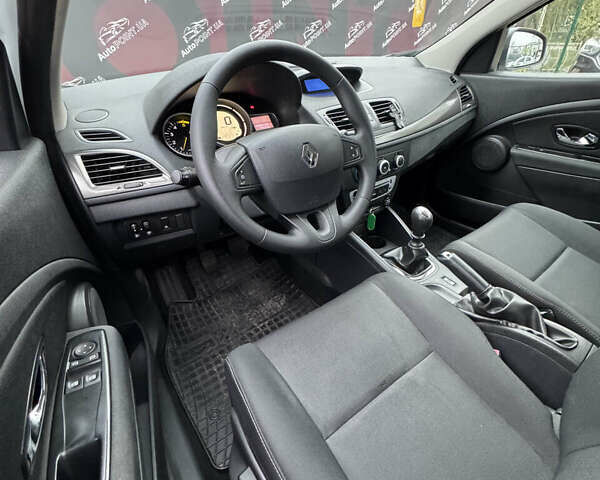 Белый Рено Меган, объемом двигателя 1.5 л и пробегом 231 тыс. км за 8200 $, фото 18 на Automoto.ua