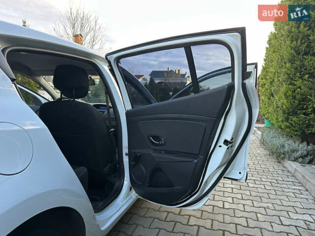 Белый Рено Меган, объемом двигателя 1.46 л и пробегом 200 тыс. км за 7200 $, фото 26 на Automoto.ua