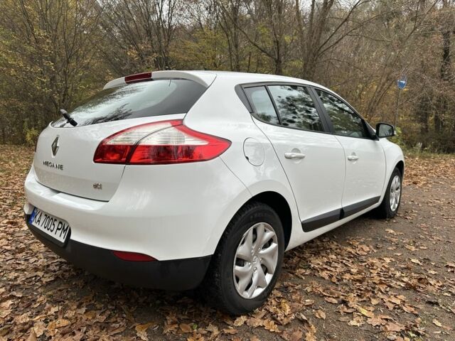 Рено Меган 2014 в Киеве на Automoto.ua Белый Рено Меган, объемом двигателя 1.5 л и пробегом 209 тыс. км за 7700 $, фото 4 на Automoto.ua