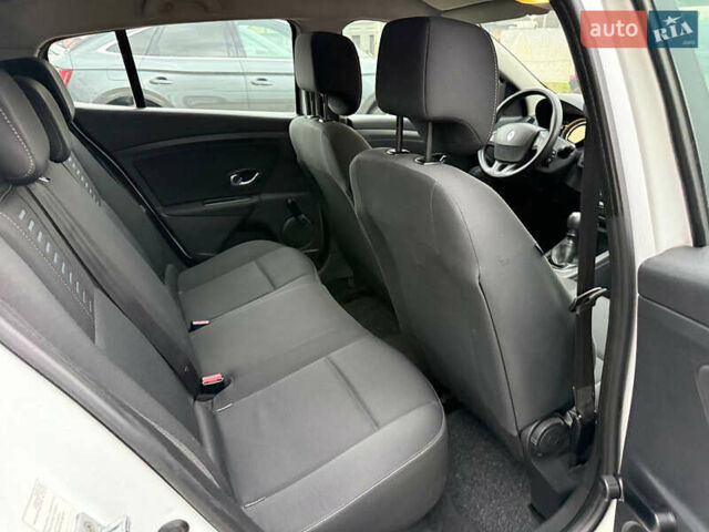 Білий Рено Меган, об'ємом двигуна 1.46 л та пробігом 204 тис. км за 7999 $, фото 26 на Automoto.ua