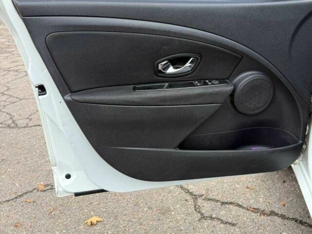 Белый Рено Меган, объемом двигателя 1.5 л и пробегом 239 тыс. км за 6450 $, фото 15 на Automoto.ua