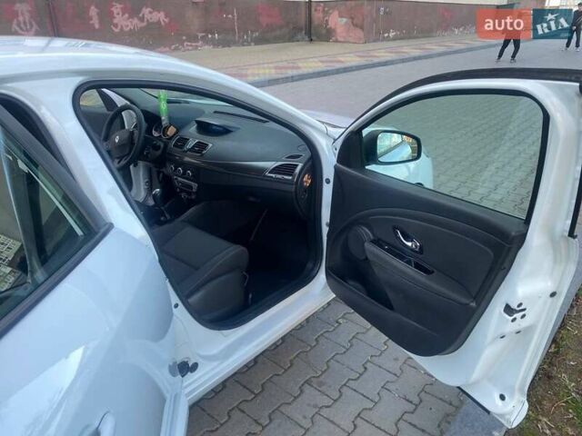 Білий Рено Меган, об'ємом двигуна 1.5 л та пробігом 205 тис. км за 6900 $, фото 16 на Automoto.ua