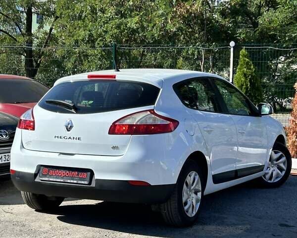 Белый Рено Меган, объемом двигателя 1.5 л и пробегом 231 тыс. км за 8200 $, фото 6 на Automoto.ua