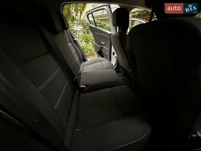 Белый Рено Меган, объемом двигателя 1.5 л и пробегом 173 тыс. км за 8200 $, фото 14 на Automoto.ua