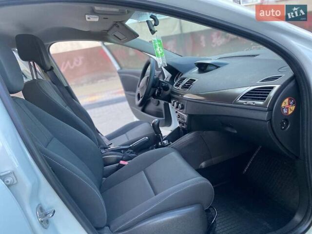 Білий Рено Меган, об'ємом двигуна 1.5 л та пробігом 205 тис. км за 6900 $, фото 3 на Automoto.ua