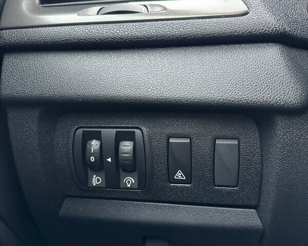 Белый Рено Меган, объемом двигателя 1.5 л и пробегом 231 тыс. км за 8200 $, фото 26 на Automoto.ua