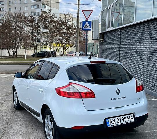 Білий Рено Меган, об'ємом двигуна 1.5 л та пробігом 241 тис. км за 7900 $, фото 2 на Automoto.ua