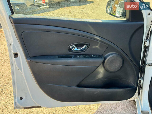 Белый Рено Меган, объемом двигателя 1.5 л и пробегом 184 тыс. км за 7790 $, фото 11 на Automoto.ua