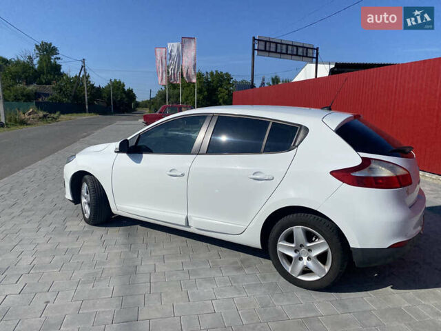 Белый Рено Меган, объемом двигателя 1.5 л и пробегом 217 тыс. км за 8700 $, фото 1 на Automoto.ua