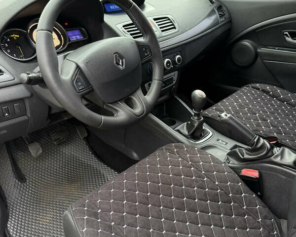 Белый Рено Меган, объемом двигателя 1.5 л и пробегом 239 тыс. км за 6500 $, фото 8 на Automoto.ua