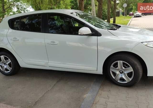 Рено Меган 2014 в Житомире на Automoto.ua Белый Рено Меган, объемом двигателя 1.5 л и пробегом 205 тыс. км за 6950 $, фото 21 на Automoto.ua