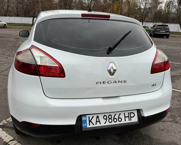 Белый Рено Меган, объемом двигателя 1.5 л и пробегом 239 тыс. км за 6500 $, фото 4 на Automoto.ua