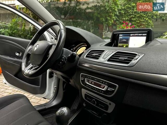 Белый Рено Меган, объемом двигателя 1.5 л и пробегом 173 тыс. км за 8200 $, фото 24 на Automoto.ua