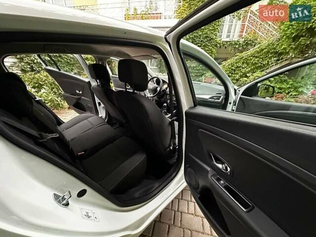 Белый Рено Меган, объемом двигателя 1.5 л и пробегом 173 тыс. км за 8200 $, фото 19 на Automoto.ua