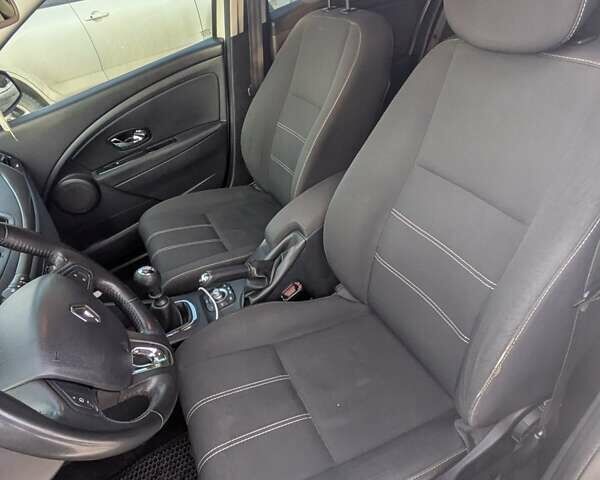 Білий Рено Меган, об'ємом двигуна 1.5 л та пробігом 217 тис. км за 6800 $, фото 10 на Automoto.ua