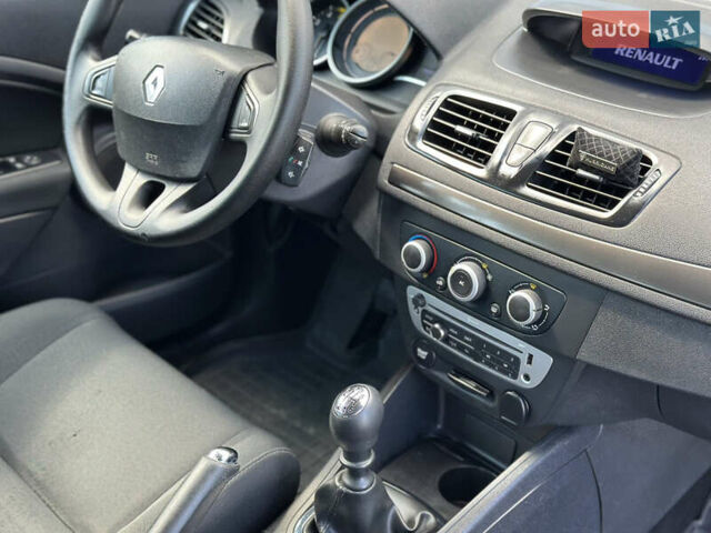 Білий Рено Меган, об'ємом двигуна 1.46 л та пробігом 199 тис. км за 8000 $, фото 16 на Automoto.ua