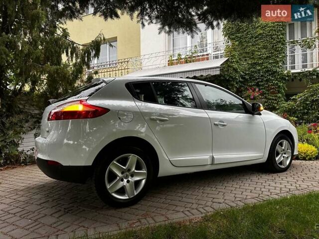 Белый Рено Меган, объемом двигателя 1.5 л и пробегом 173 тыс. км за 8200 $, фото 11 на Automoto.ua