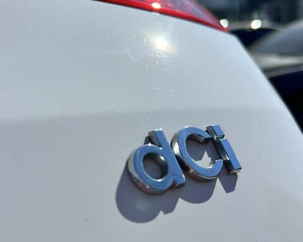 Белый Рено Меган, объемом двигателя 1.5 л и пробегом 231 тыс. км за 8200 $, фото 8 на Automoto.ua