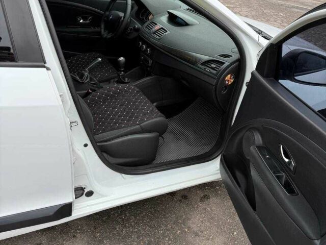 Белый Рено Меган, объемом двигателя 1.5 л и пробегом 239 тыс. км за 6450 $, фото 9 на Automoto.ua