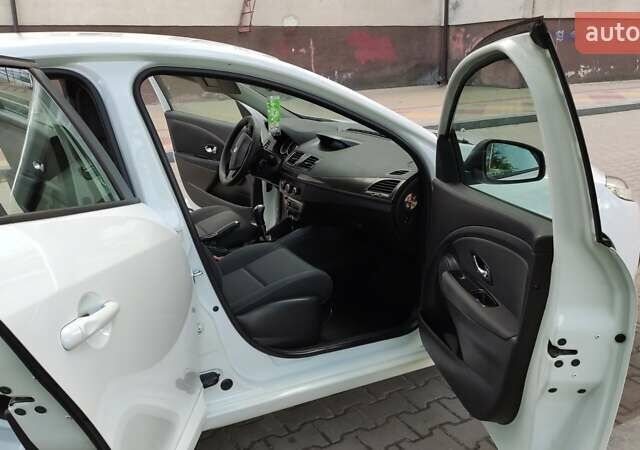 Рено Меган 2014 в Житомире на Automoto.ua Белый Рено Меган, объемом двигателя 1.5 л и пробегом 205 тыс. км за 6950 $, фото 23 на Automoto.ua