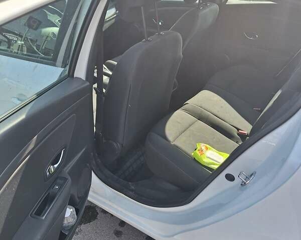 Белый Рено Меган, объемом двигателя 1.5 л и пробегом 235 тыс. км за 8500 $, фото 7 на Automoto.ua