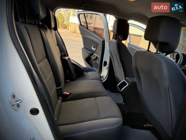 Білий Рено Меган, об'ємом двигуна 1.46 л та пробігом 286 тис. км за 6900 $, фото 43 на Automoto.ua