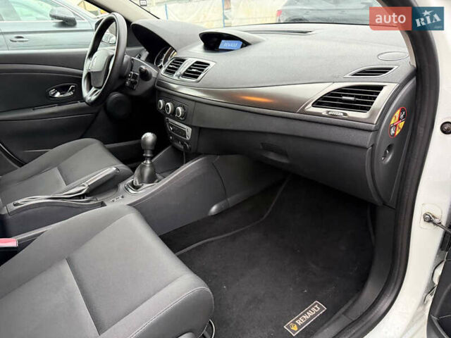 Білий Рено Меган, об'ємом двигуна 1.46 л та пробігом 204 тис. км за 7999 $, фото 20 на Automoto.ua