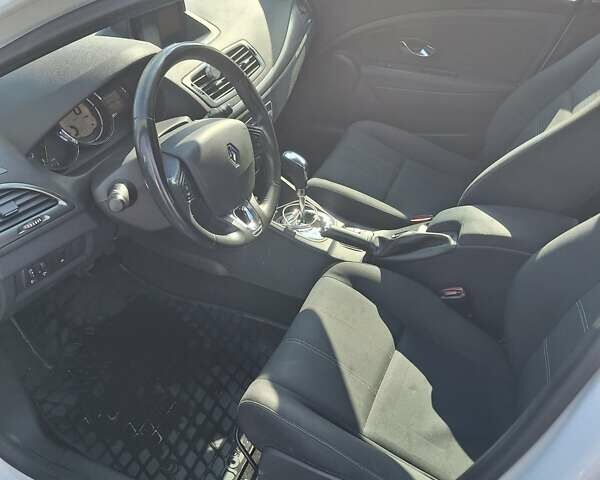 Белый Рено Меган, объемом двигателя 1.5 л и пробегом 235 тыс. км за 8500 $, фото 5 на Automoto.ua