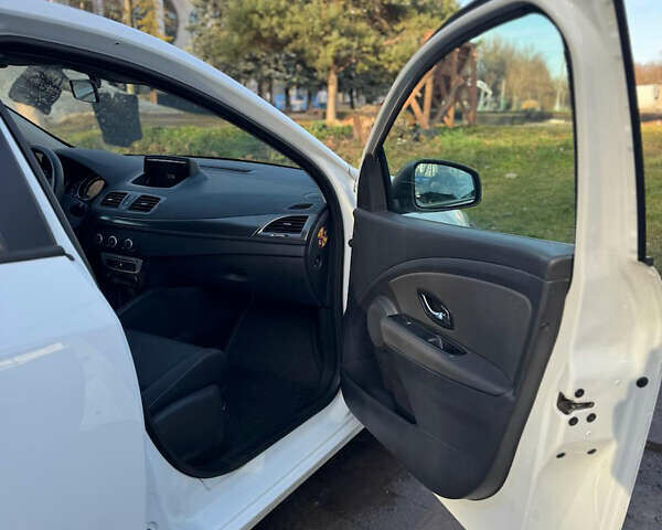 Белый Рено Меган, объемом двигателя 1.5 л и пробегом 164 тыс. км за 7750 $, фото 54 на Automoto.ua