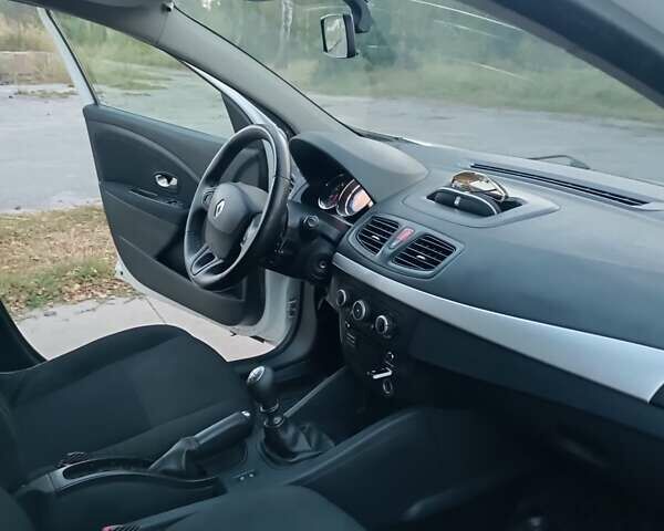 Білий Рено Меган, об'ємом двигуна 1.46 л та пробігом 274 тис. км за 6500 $, фото 21 на Automoto.ua