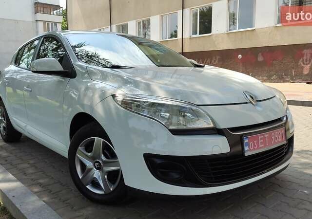 Рено Меган 2014 в Житомире на Automoto.ua Белый Рено Меган, объемом двигателя 1.5 л и пробегом 205 тыс. км за 6950 $, фото 36 на Automoto.ua