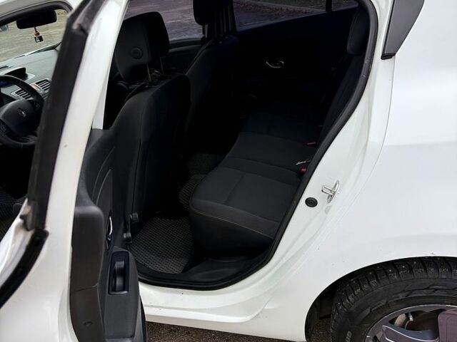 Білий Рено Меган, об'ємом двигуна 1.5 л та пробігом 239 тис. км за 6470 $, фото 12 на Automoto.ua