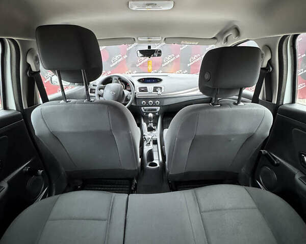 Белый Рено Меган, объемом двигателя 1.5 л и пробегом 231 тыс. км за 8200 $, фото 22 на Automoto.ua