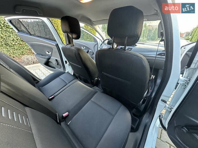 Белый Рено Меган, объемом двигателя 1.46 л и пробегом 200 тыс. км за 7200 $, фото 21 на Automoto.ua