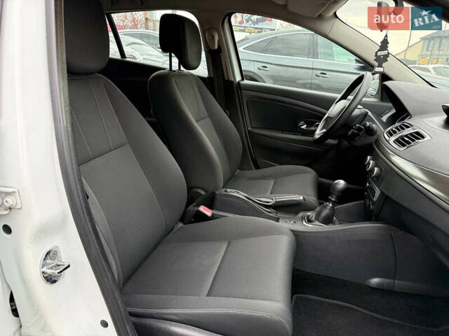 Білий Рено Меган, об'ємом двигуна 1.46 л та пробігом 204 тис. км за 7999 $, фото 19 на Automoto.ua