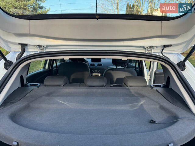 Белый Рено Меган, объемом двигателя 1.5 л и пробегом 164 тыс. км за 7750 $, фото 68 на Automoto.ua