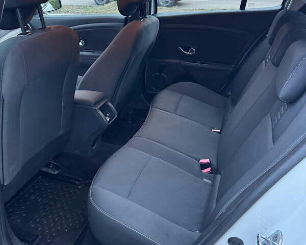 Белый Рено Меган, объемом двигателя 1.5 л и пробегом 164 тыс. км за 7750 $, фото 64 на Automoto.ua