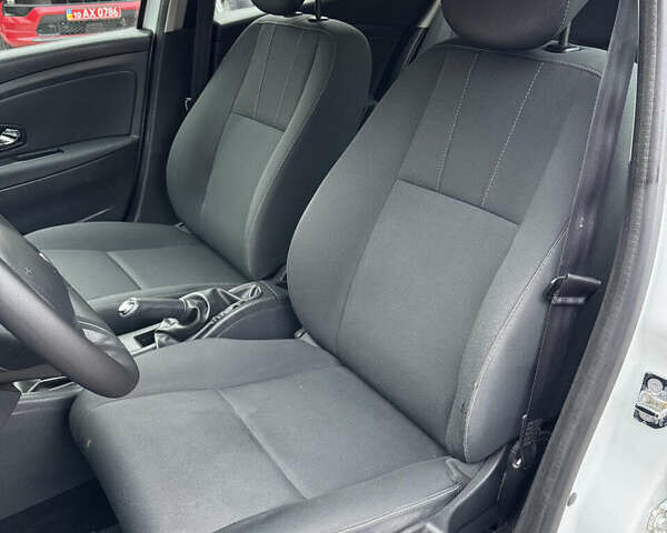 Белый Рено Меган, объемом двигателя 1.5 л и пробегом 231 тыс. км за 8200 $, фото 16 на Automoto.ua