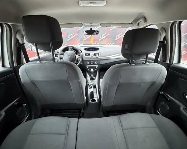 Белый Рено Меган, объемом двигателя 1.5 л и пробегом 231 тыс. км за 8200 $, фото 22 на Automoto.ua