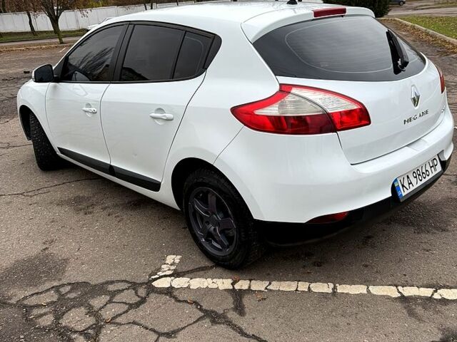 Белый Рено Меган, объемом двигателя 1.5 л и пробегом 239 тыс. км за 6470 $, фото 5 на Automoto.ua